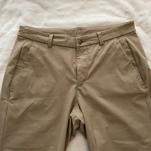 Lululemon ABC tan men’s short 34 barely worn